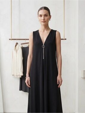 Sleeveless V-Neck Black Maxi Dress with Zip Detail L